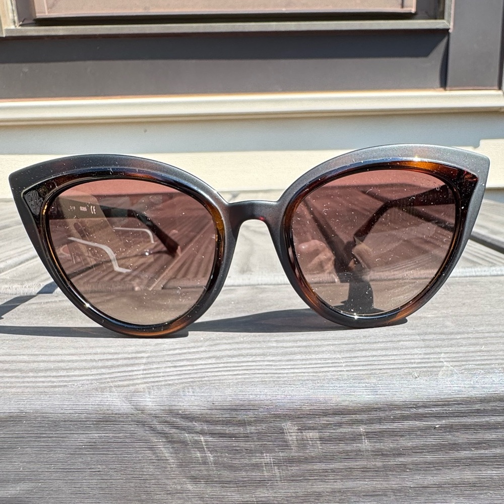 Guess Black and Brown Cat Eye Sunglasses (NEW)